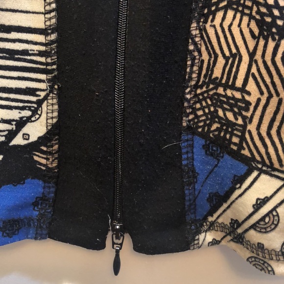 Libra zippered blouse.  Size M - Picture 3 of 7